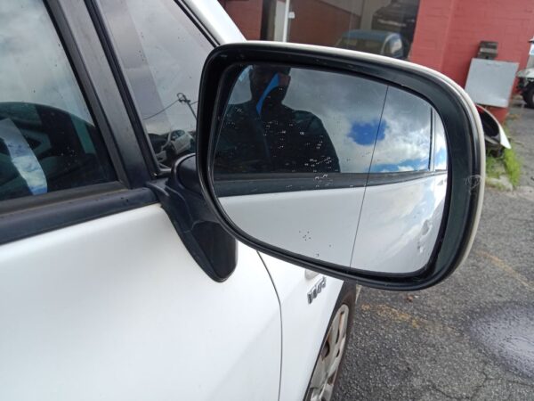 P5008 - Toyota corolla hatchback 2008 White Wrecking - Image 13