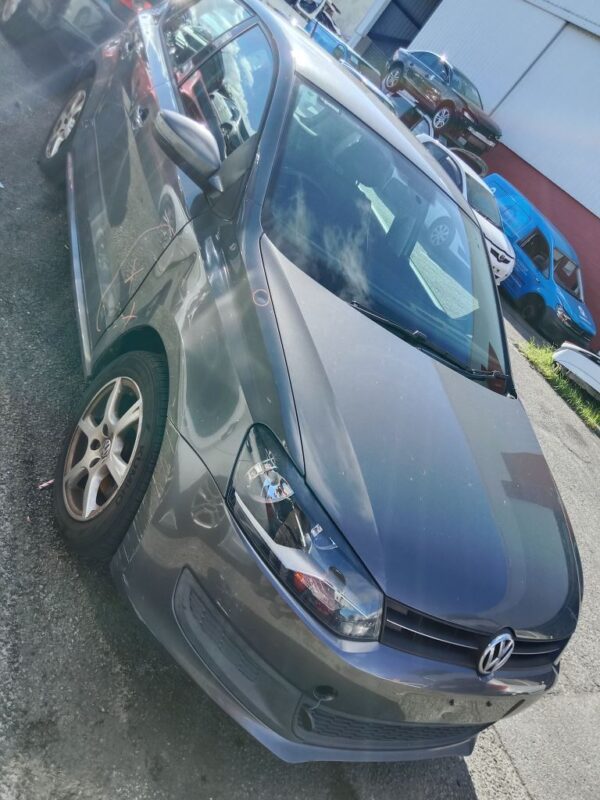 P5010 - Volkswagen polo 2010 Grey Wrecking
