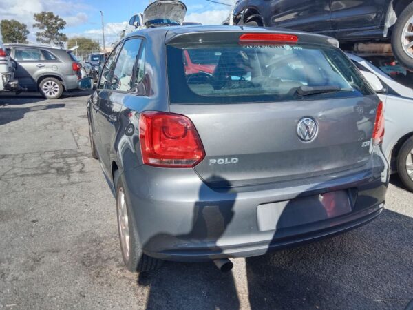 P5010 - Volkswagen polo 2010 Grey Wrecking - Image 13