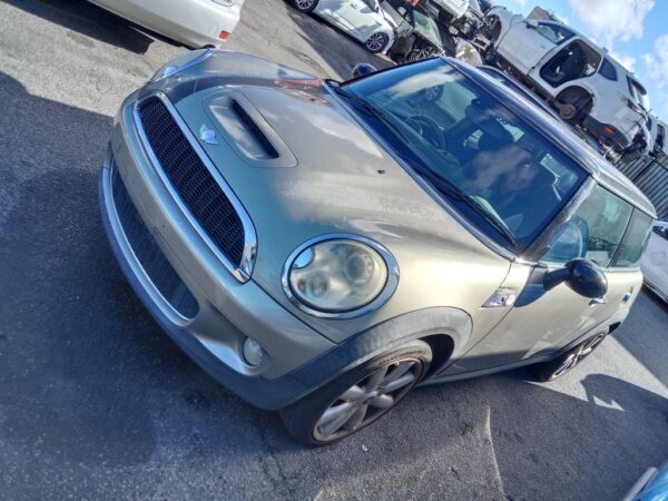 P5011 - Mini Cooper 2007 Gold Wrecking