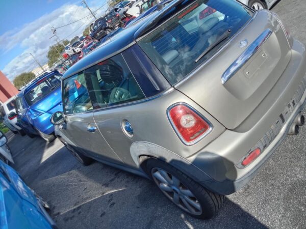 P5011 - Mini Cooper 2007 Gold Wrecking - Image 12