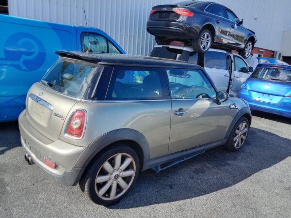 P5011 - Mini Cooper 2007 Gold Wrecking - Image 14