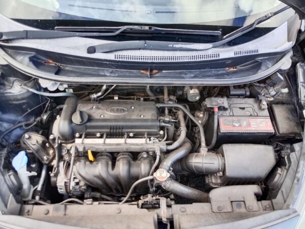 P5012 - Kia Rio 2013 Grey Wrecking - Image 2