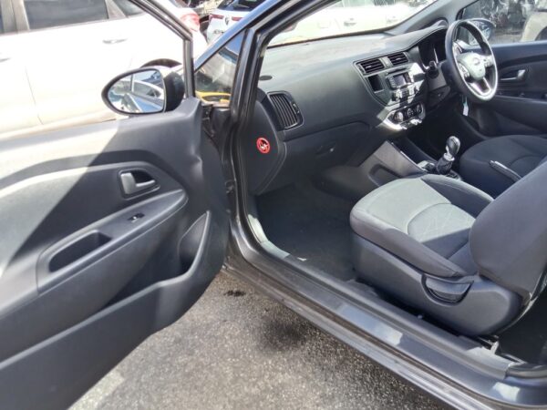 P5012 - Kia Rio 2013 Grey Wrecking - Image 3
