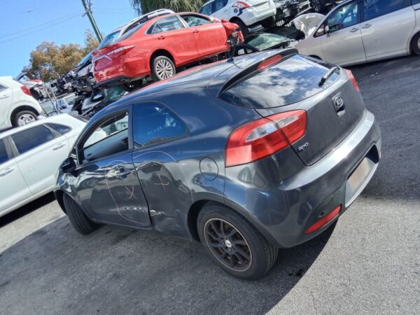P5012 - Kia Rio 2013 Grey Wrecking - Image 11