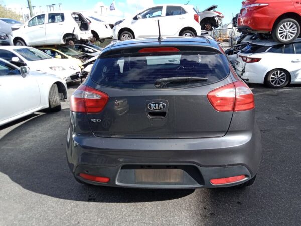 P5012 - Kia Rio 2013 Grey Wrecking - Image 13
