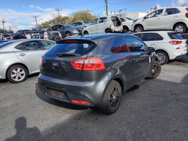 P5012 - Kia Rio 2013 Grey Wrecking - Image 14