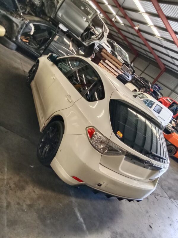 P5015 - Subaru Impreza 2008 White Wrecking - Image 9