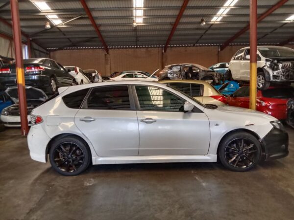 P5015 - Subaru Impreza 2008 White Wrecking - Image 12