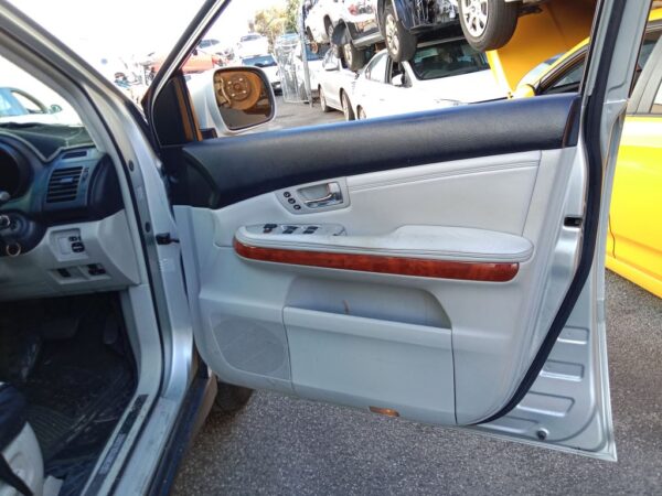 P5017 - Lexus RX-330 Sport 2003 Silver Wrecking - Image 6