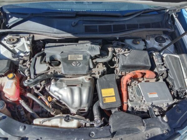 P5018 - Toyota Camry Hybrid 2012 White Wrecking - Image 4
