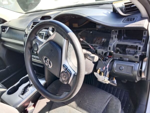 P5018 - Toyota Camry Hybrid 2012 White Wrecking - Image 6