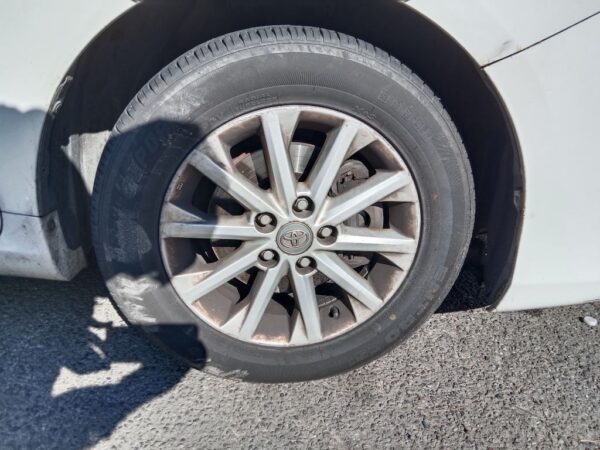 P5018 - Toyota Camry Hybrid 2012 White Wrecking - Image 10