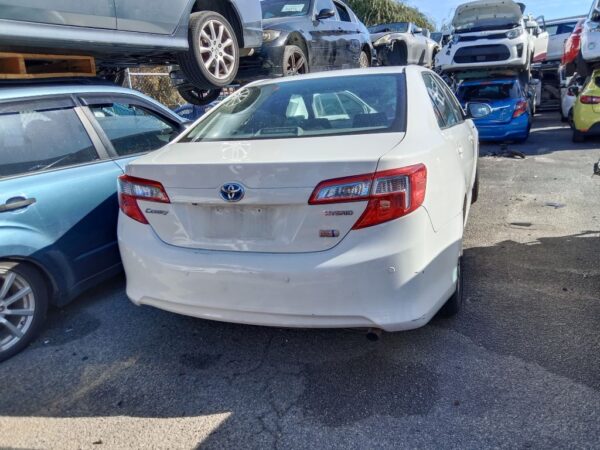 P5018 - Toyota Camry Hybrid 2012 White Wrecking - Image 13
