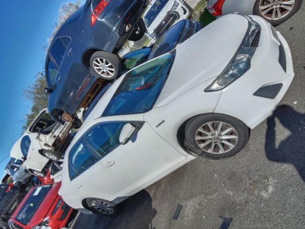 P5018 - Toyota Camry Hybrid 2012 White Wrecking - Image 15
