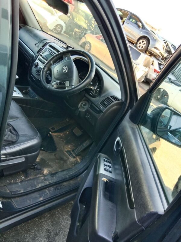 P5019 - Hyundai Santa Fe 2012 Grey Wrecking - Image 3