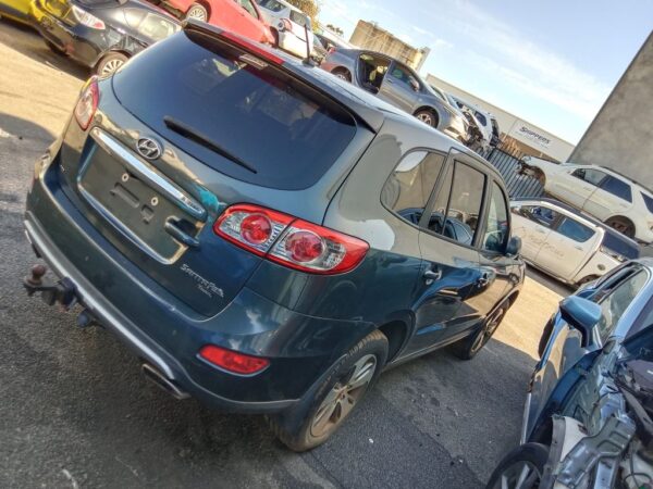 P5019 - Hyundai Santa Fe 2012 Grey Wrecking - Image 11