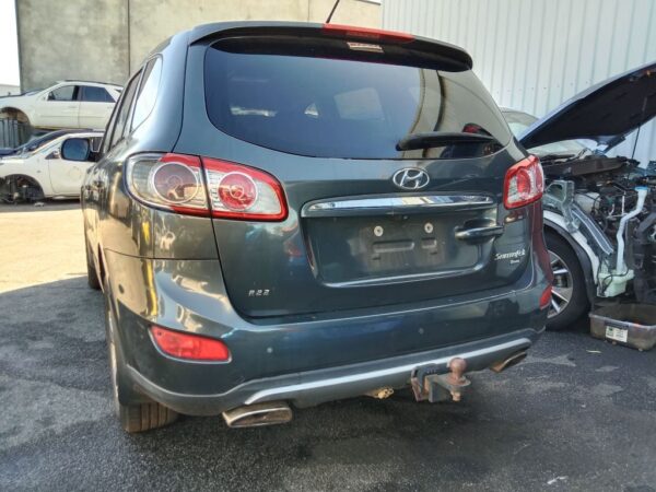 P5019 - Hyundai Santa Fe 2012 Grey Wrecking - Image 12