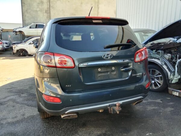 P5019 - Hyundai Santa Fe 2012 Grey Wrecking - Image 13