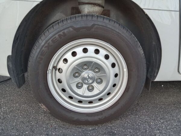 P5021 - Hyundai Staria 2024 White Wrecking - Image 5