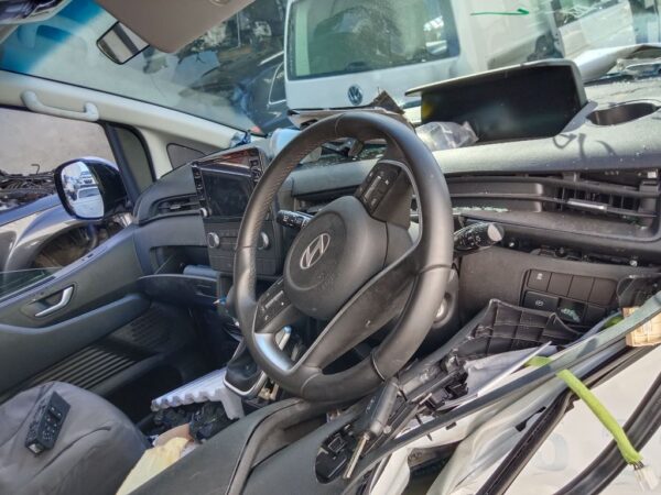 P5021 - Hyundai Staria 2024 White Wrecking - Image 7