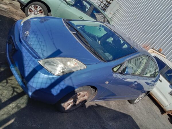 P5022 - Toyota Prius Hybrid 2004 Blue Wrecking