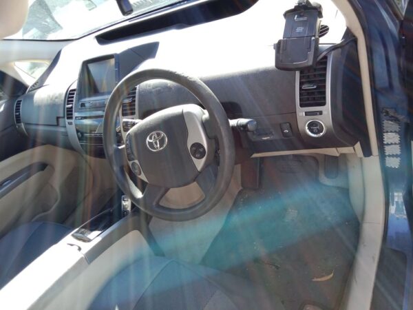 P5022 - Toyota Prius Hybrid 2004 Blue Wrecking - Image 4