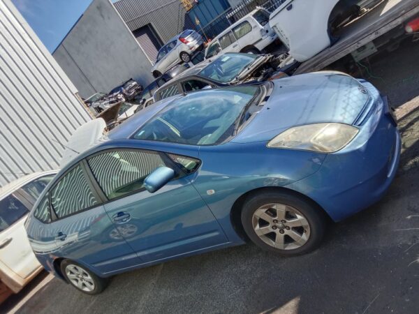 P5022 - Toyota Prius Hybrid 2004 Blue Wrecking - Image 10