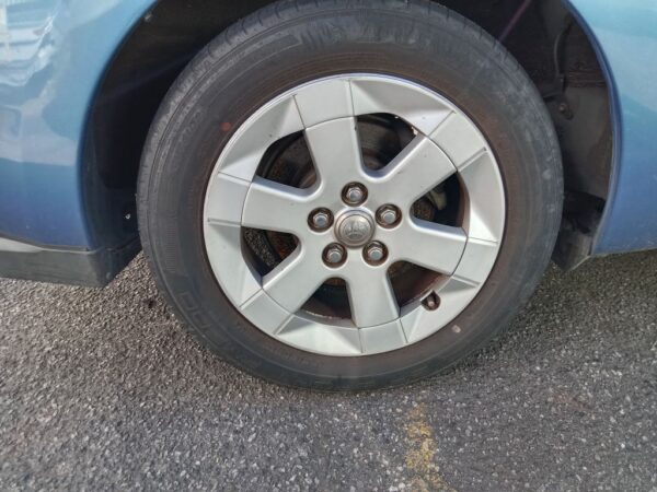 P5022 - Toyota Prius Hybrid 2004 Blue Wrecking - Image 12