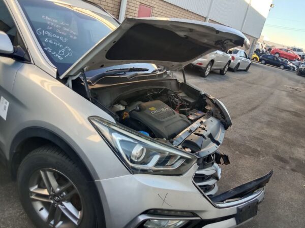 P5023 - Hyundai Santa Fe 2016 Silver Wrecking - Image 2