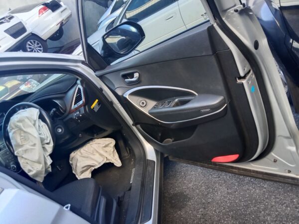P5023 - Hyundai Santa Fe 2016 Silver Wrecking - Image 5