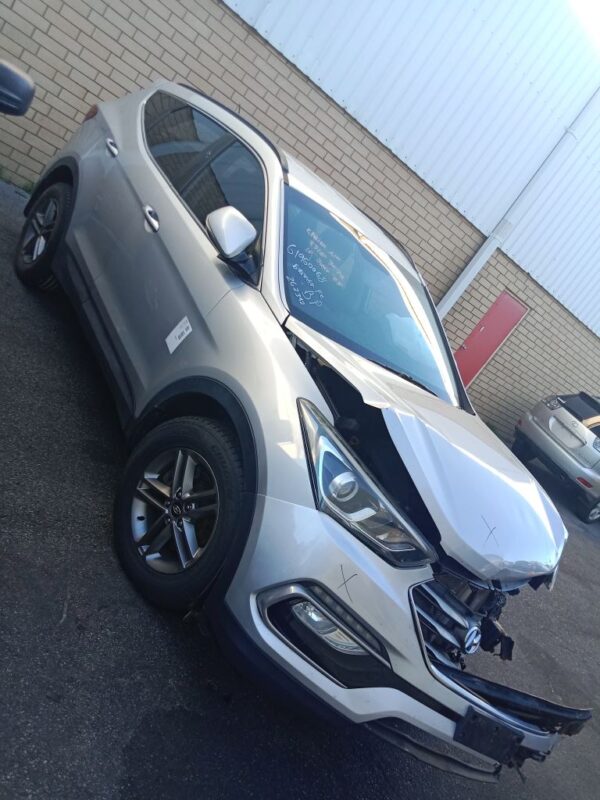 P5023 - Hyundai Santa Fe 2016 Silver Wrecking - Image 6