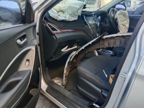 P5023 - Hyundai Santa Fe 2016 Silver Wrecking - Image 7
