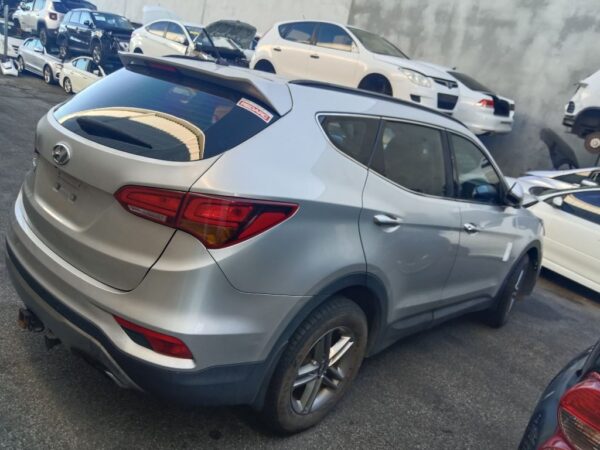 P5023 - Hyundai Santa Fe 2016 Silver Wrecking - Image 10