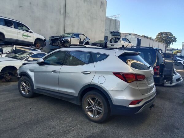 P5023 - Hyundai Santa Fe 2016 Silver Wrecking - Image 15