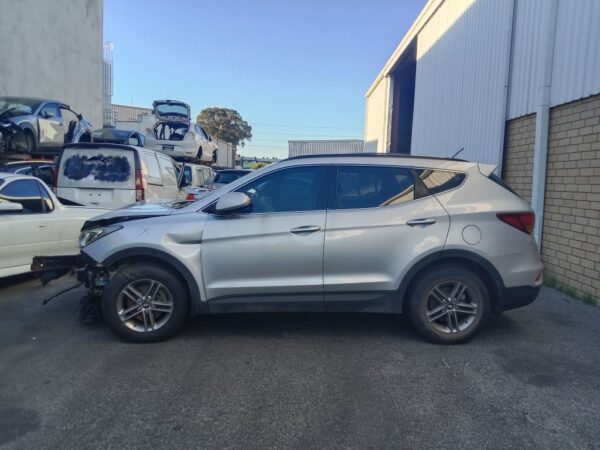P5023 - Hyundai Santa Fe 2016 Silver Wrecking - Image 16