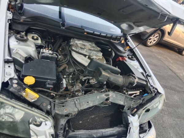 P5024 - Holden Commodore SV6 2010 Silver Wrecking - Image 2