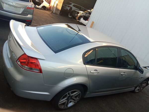 P5024 - Holden Commodore SV6 2010 Silver Wrecking - Image 5