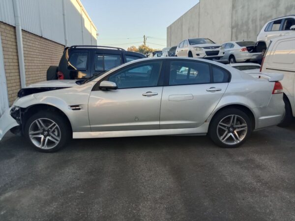 P5024 - Holden Commodore SV6 2010 Silver Wrecking - Image 15