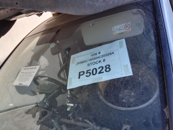 P5028 - Honda Odyssey 2017 Silver Wrecking - Image 2