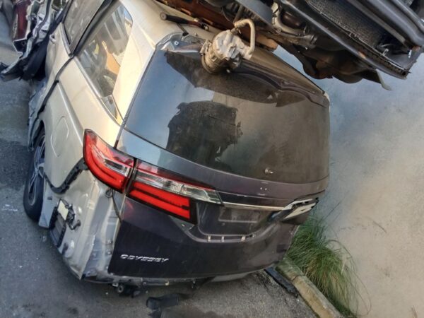 P5028 - Honda Odyssey 2017 Silver Wrecking - Image 7