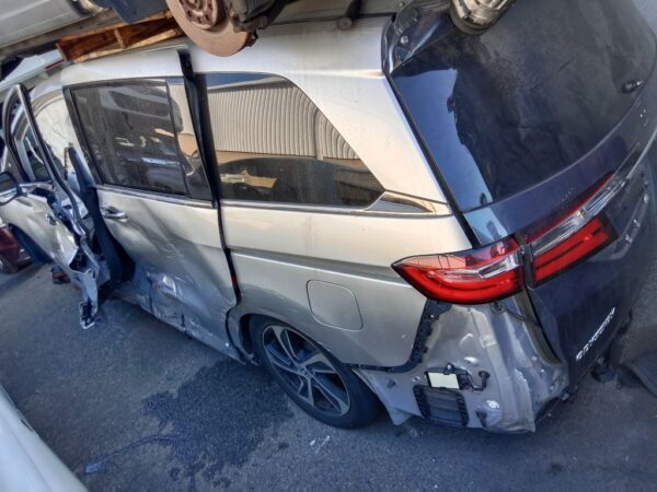 P5028 - Honda Odyssey 2017 Silver Wrecking - Image 8