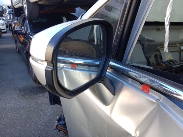 P5028 - Honda Odyssey 2017 Silver Wrecking - Image 11