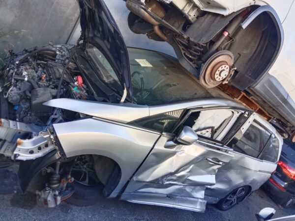 P5028 - Honda Odyssey 2017 Silver Wrecking - Image 16
