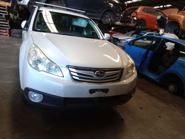 P5029 - Subaru outback 2009 White Wrecking