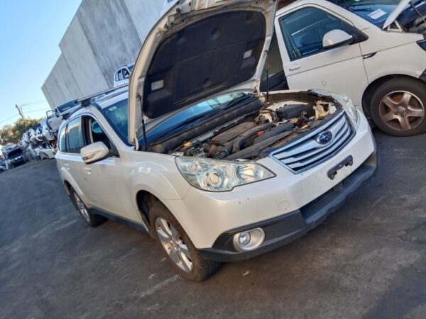 P5029 - Subaru outback 2009 White Wrecking - Image 2