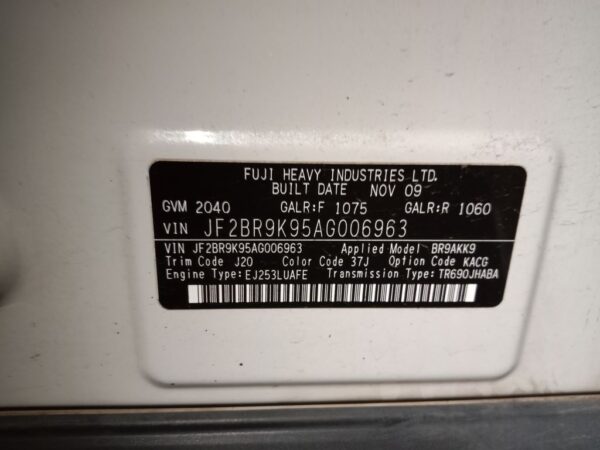P5029 - Subaru outback 2009 White Wrecking - Image 6