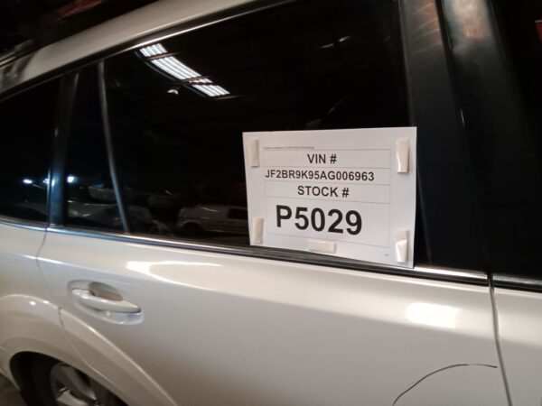 P5029 - Subaru outback 2009 White Wrecking - Image 13