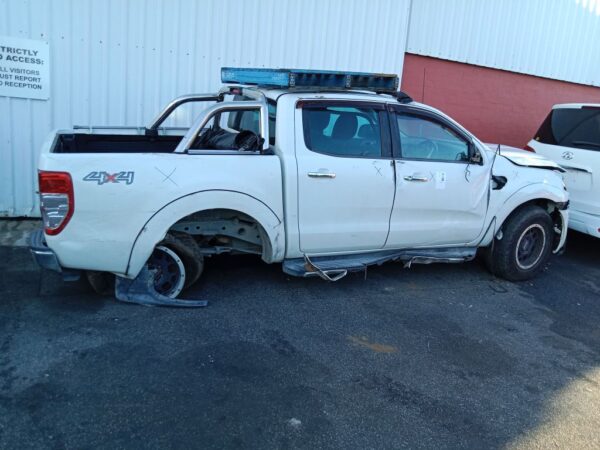 P5030 - Ford Ranger 2016 White Wrecking - Image 11