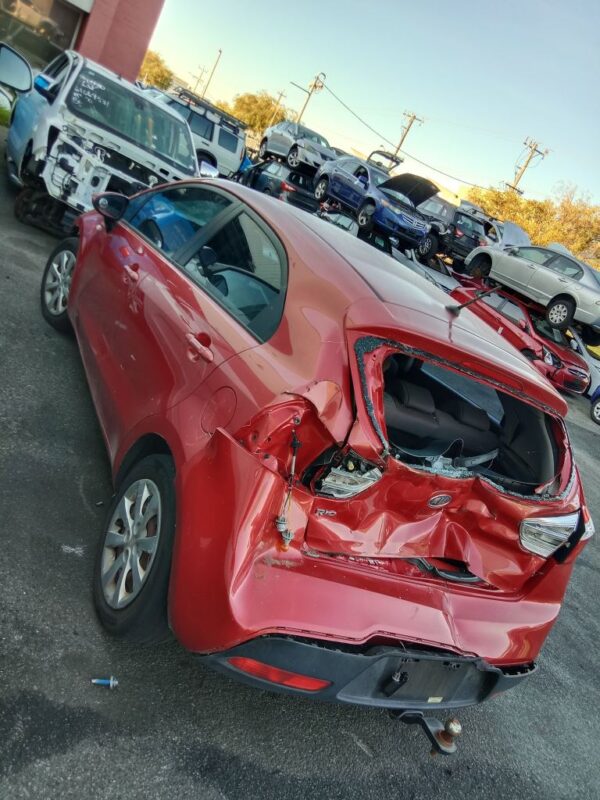 P5031 - Kia Rio 2012 Red Wrecking - Image 13